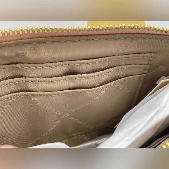 MICHAEL KORS Jet Set Travel Large Wristlet - Picture 12 of 16